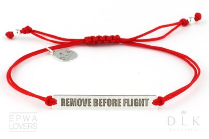 Bransoletka Czerwony sznurek z Remove Before Flight