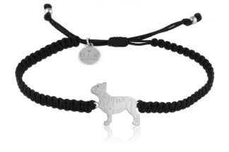 Bransoletka z psem buldogiem francuskim srebrnym na czarnej makramie