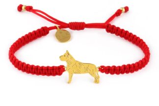Kolekcja Rasy psów - Bransoletka z amstaffem złotym na czerwonej makramie