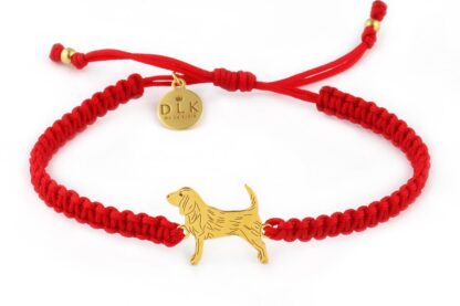 Kolekcja Rasy psów - Bransoletka z beagle złotym na czerwonej makramie