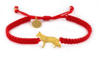 Kolekcja Rasy psów - Bransoletka z owczarkiem niemieckim złotym na czerwonej makramie