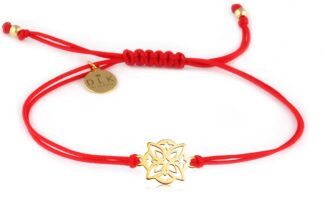 Bransoletka Czerwony sznurek z ozdobną rozetą złotą